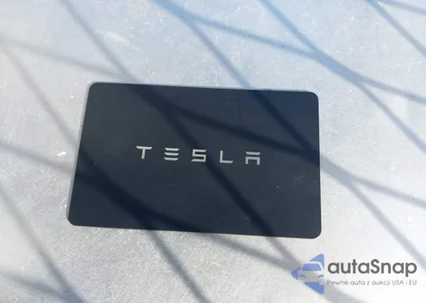 2023 Tesla Model Y Awd/Long Range Dual Motor All-Wheel Drive z USA, uszkodzony, nr VIN 7SAYGDEE0PA135579